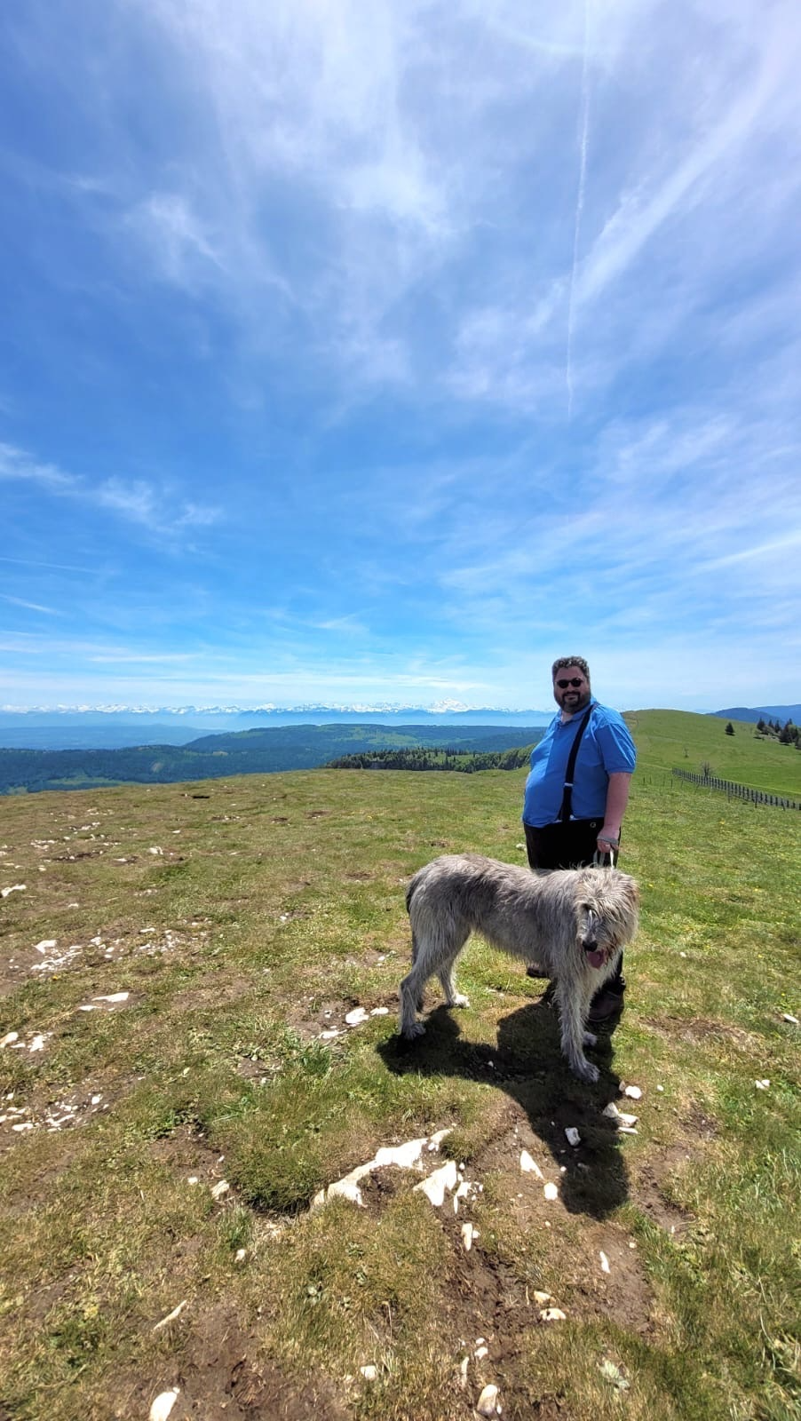 Filip de Waard with Nessa the dog in the mountains Filip de Waard with Nessa the dog in the mountains